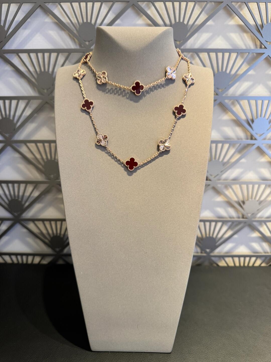 [Plus&Max]CLOVER 20 MOTIFS LASER CARNELIAN NECKLACE