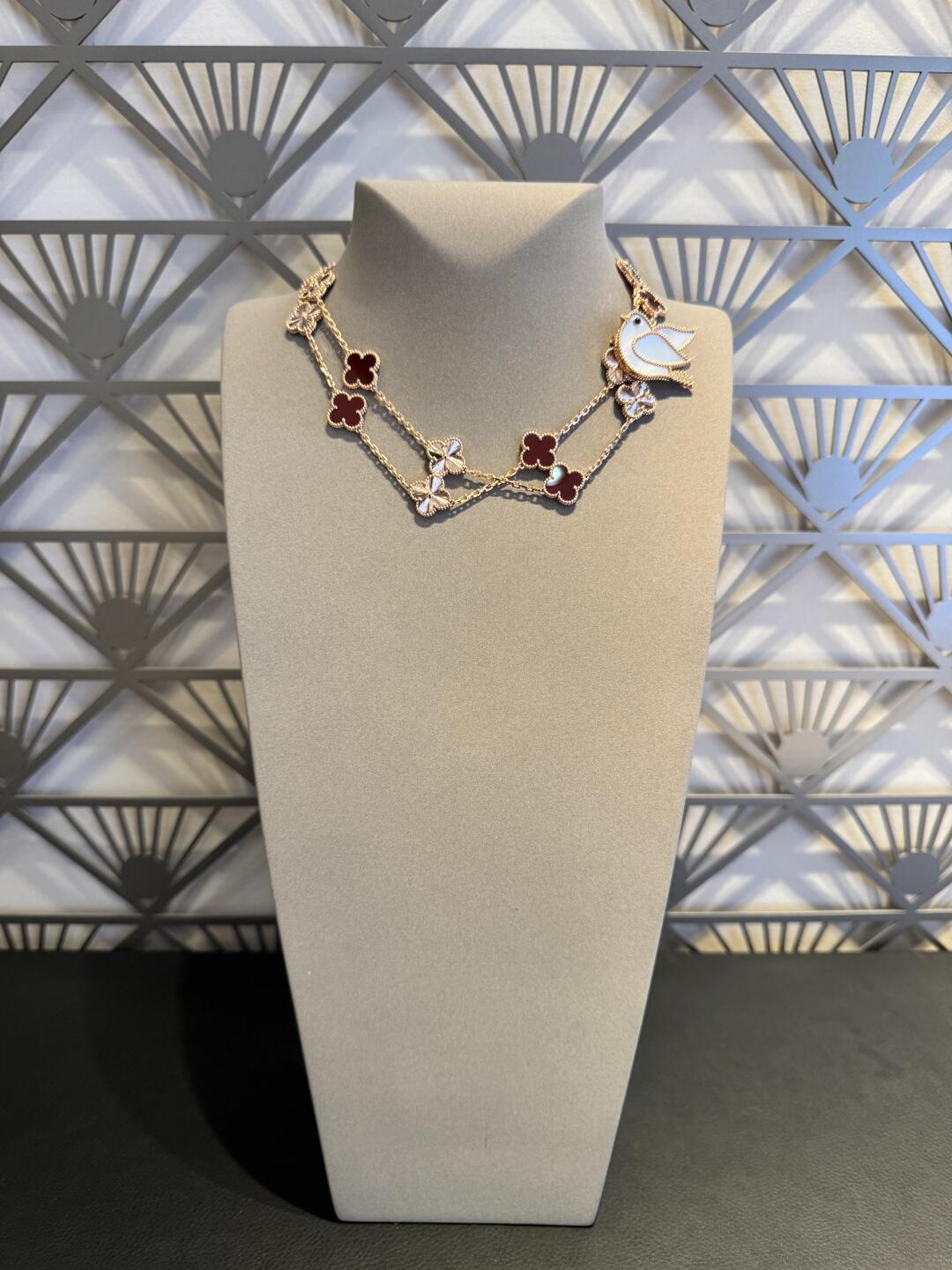 [Plus&Max]CLOVER 20 MOTIFS LASER CARNELIAN NECKLACE