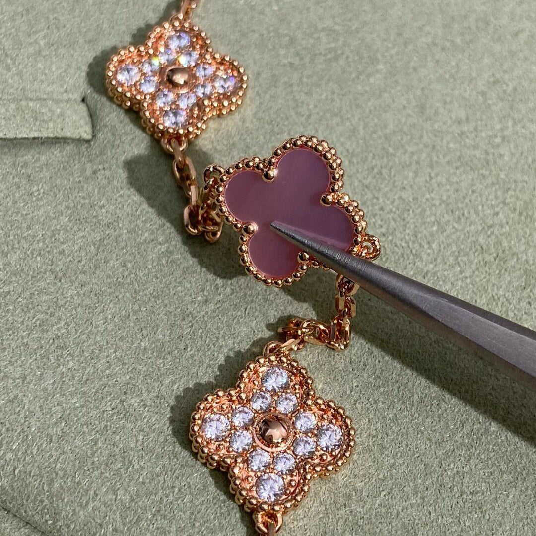[Plus&Max]CLOVER 10 MOTIFS DIAMOND PINK MOP NECKLACE