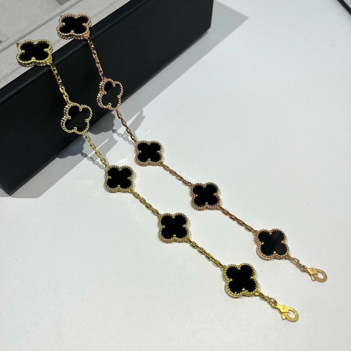 [Plus&Max]LUCKY CLOVER 5-MOTIF BRACELET - BLACK OXNY COLLECTION