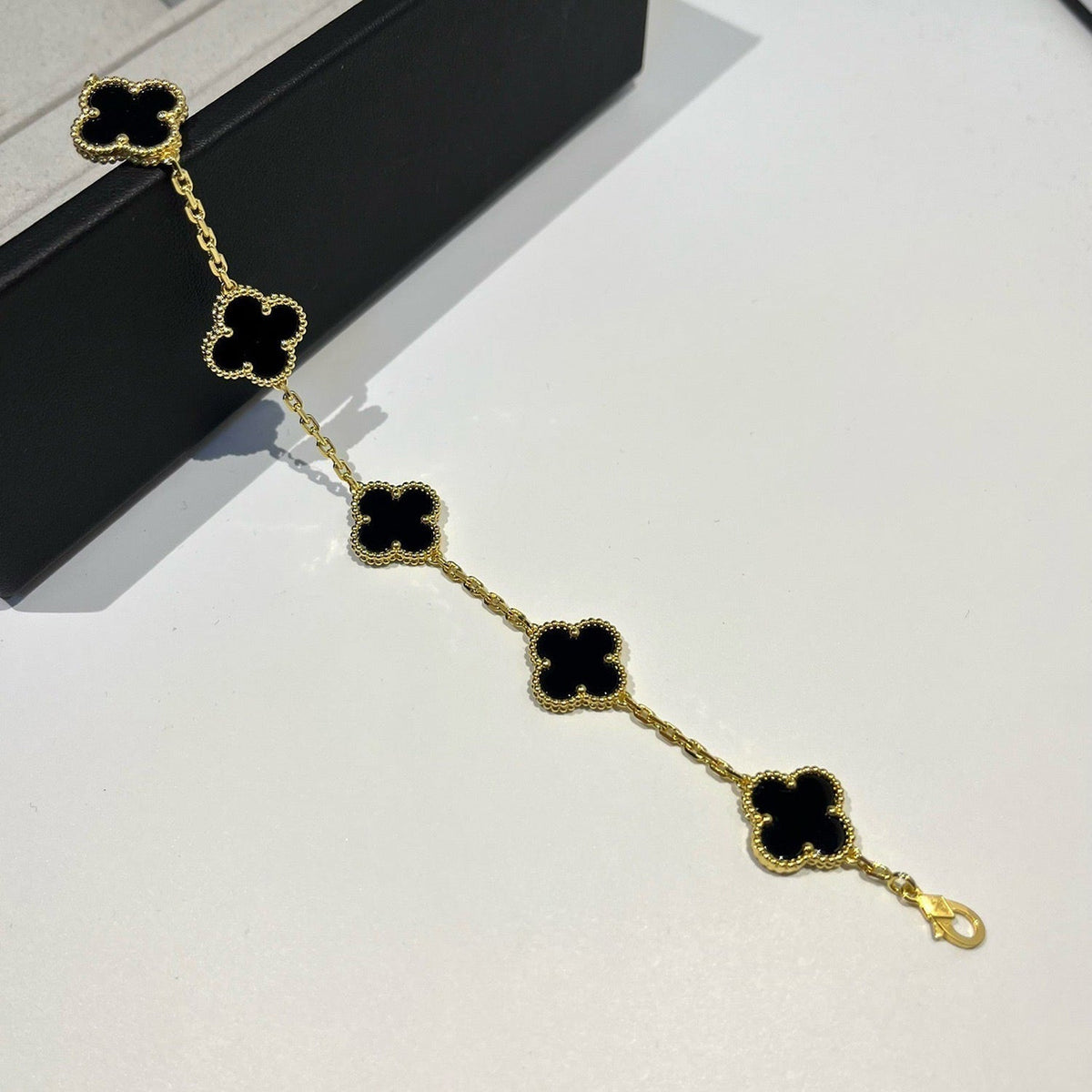 [Plus&Max]LUCKY CLOVER 5-MOTIF BRACELET - BLACK OXNY COLLECTION
