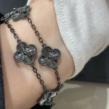 [Plus&Max]CLOVER 5 MOTIF BLACK BRACELET
