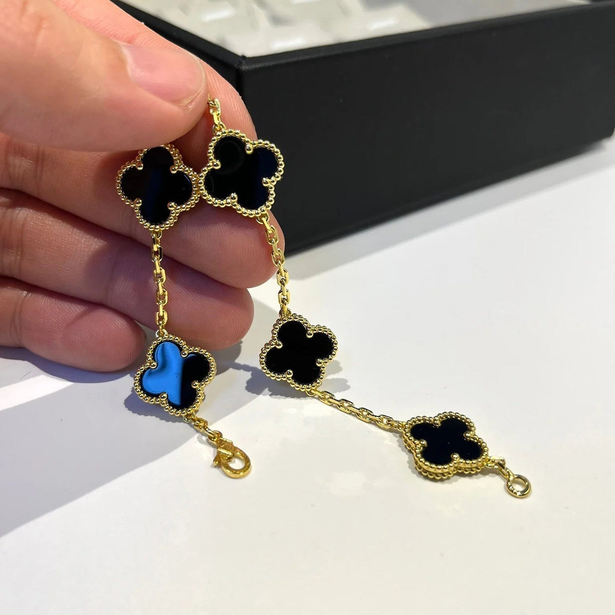 [Plus&Max]LUCKY CLOVER 5-MOTIF BRACELET - BLACK OXNY COLLECTION