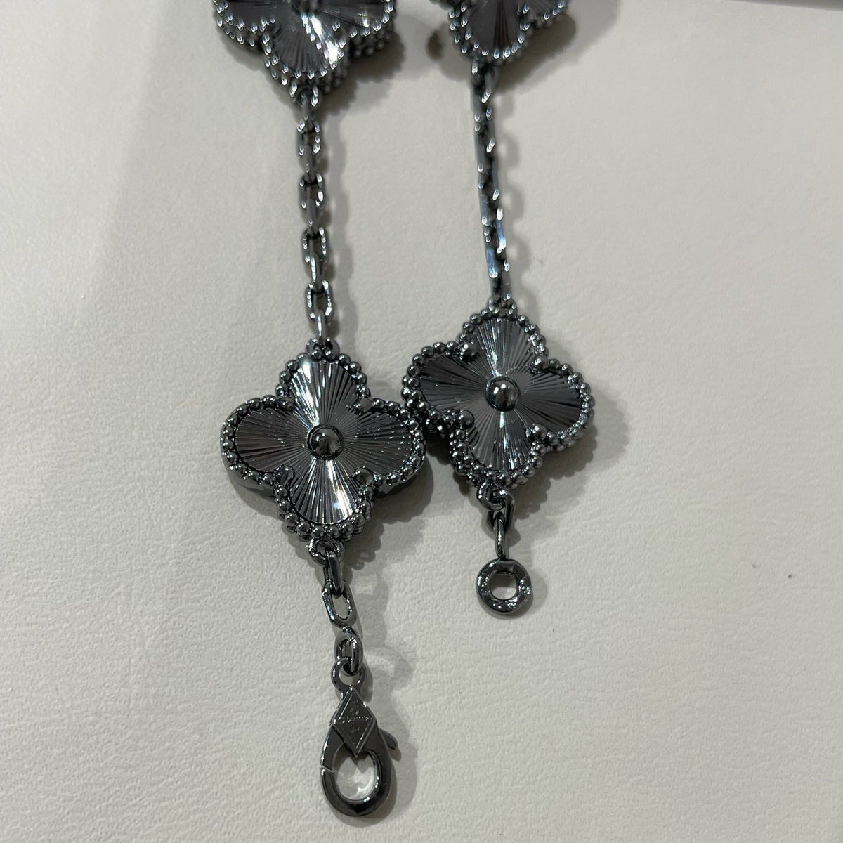 [Plus&Max]CLOVER 5 MOTIF BLACK BRACELET