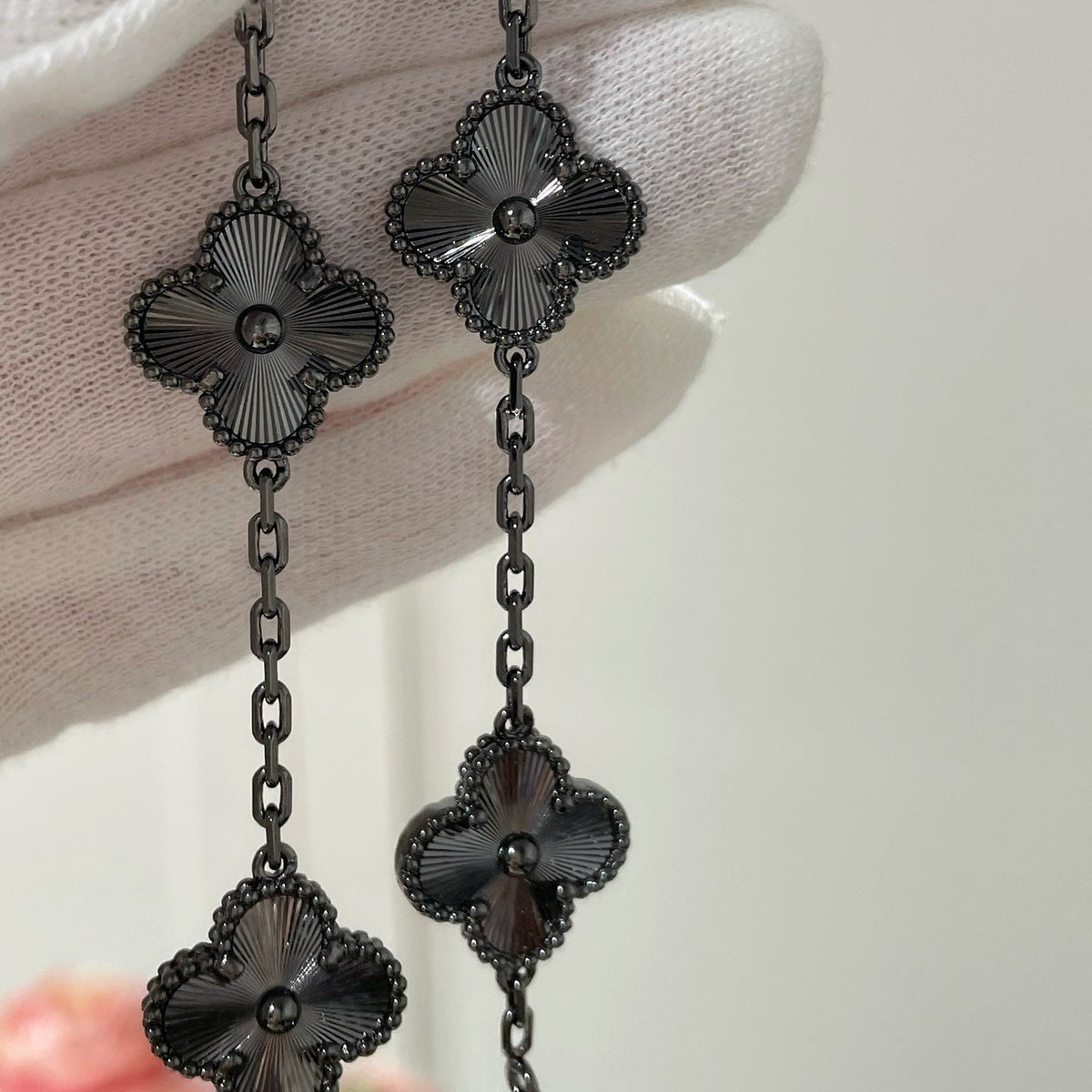 [Plus&Max]CLOVER 5 MOTIF BLACK BRACELET