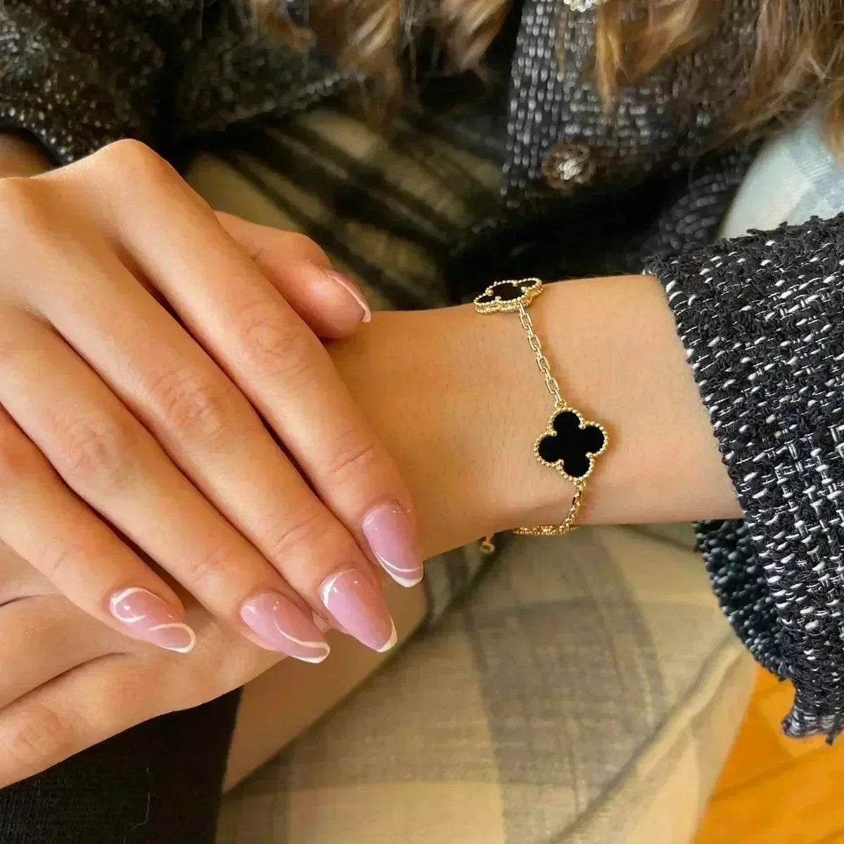 [Plus&Max]LUCKY CLOVER 5-MOTIF BRACELET - BLACK OXNY COLLECTION
