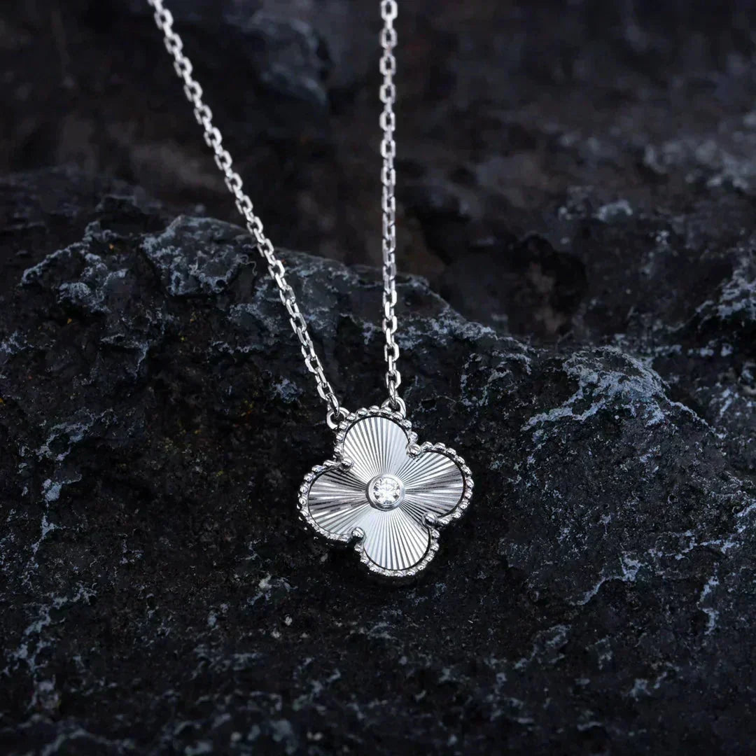 [Plus&Max]CLOVER  15MM DIAMOND LASER NECKLACE SILVER