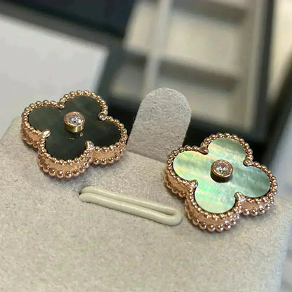 [Plus&Max]CLOVER MEDIUM 1 MOTIFS GRAY MOP  DIAMOND EARRINGS