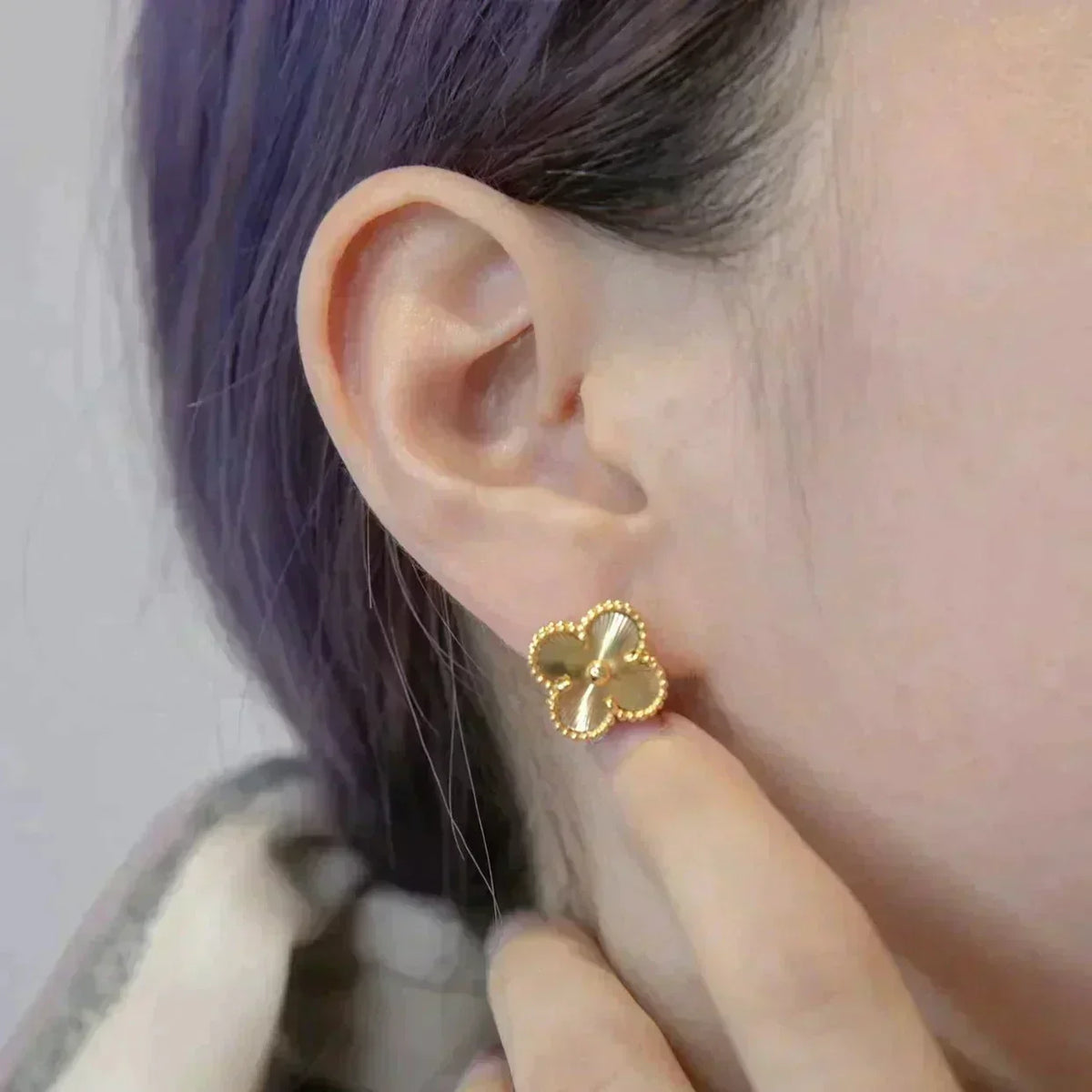 [Plus&Max]CLOVER MEDIUM 1 MOTIFS LASER EARRINGS