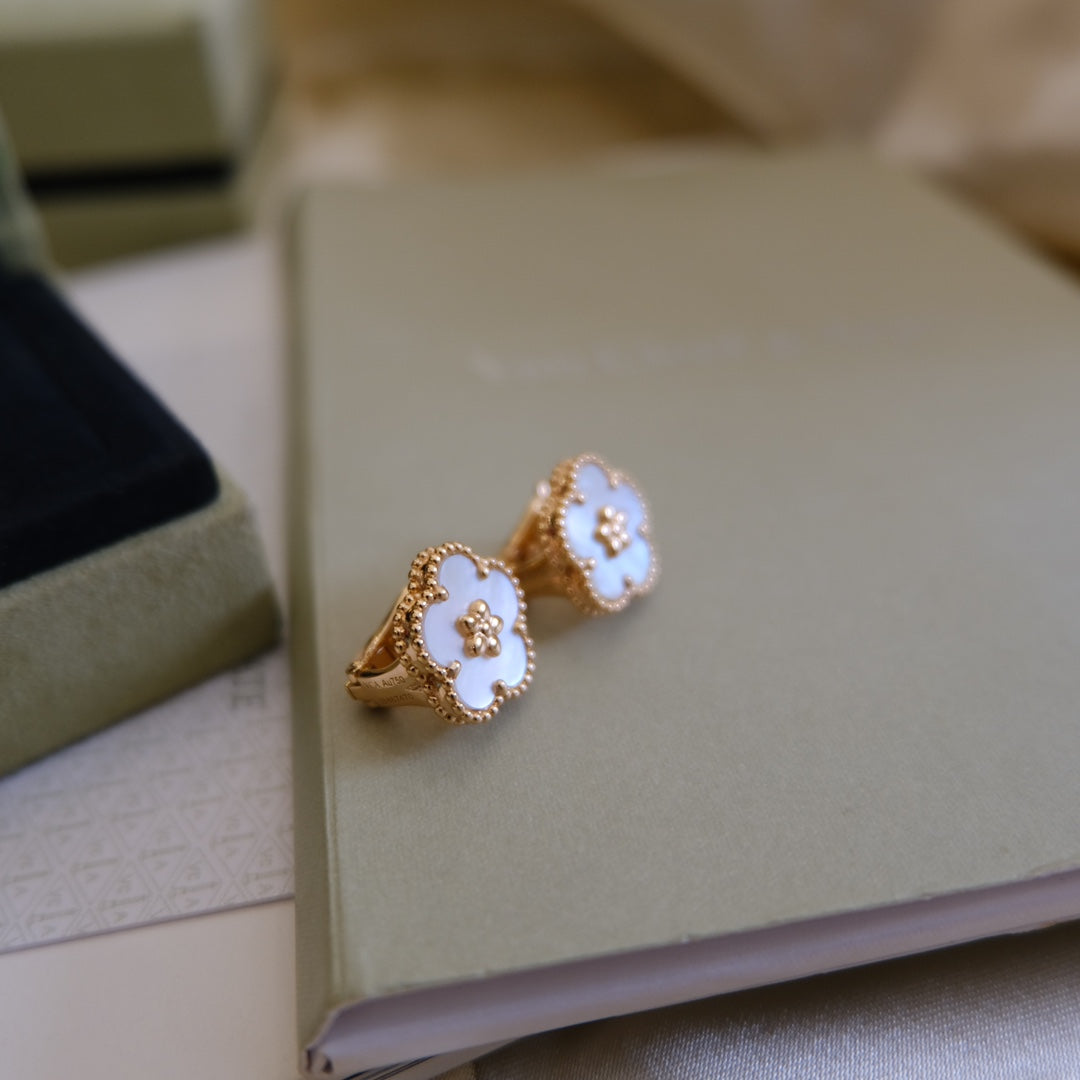 [Plus&Max]LUCKY PINK GOLD WHITE MOP EARRINGS