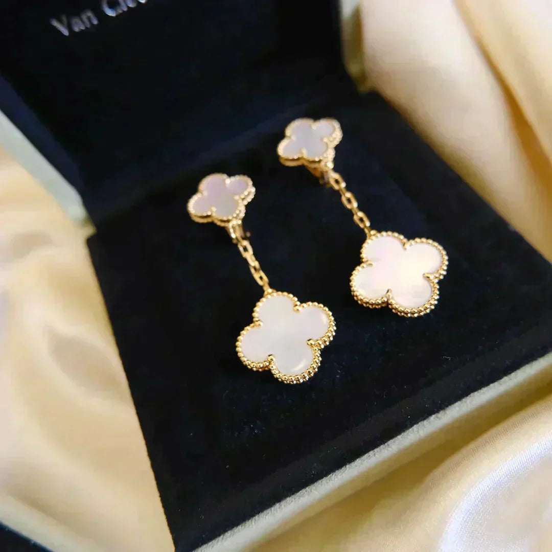 [Plus&Max]CLOVER 2 MOTIF WHITE MOP EARRINGS