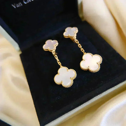 [Plus&Max]CLOVER 2 MOTIF WHITE MOP EARRINGS