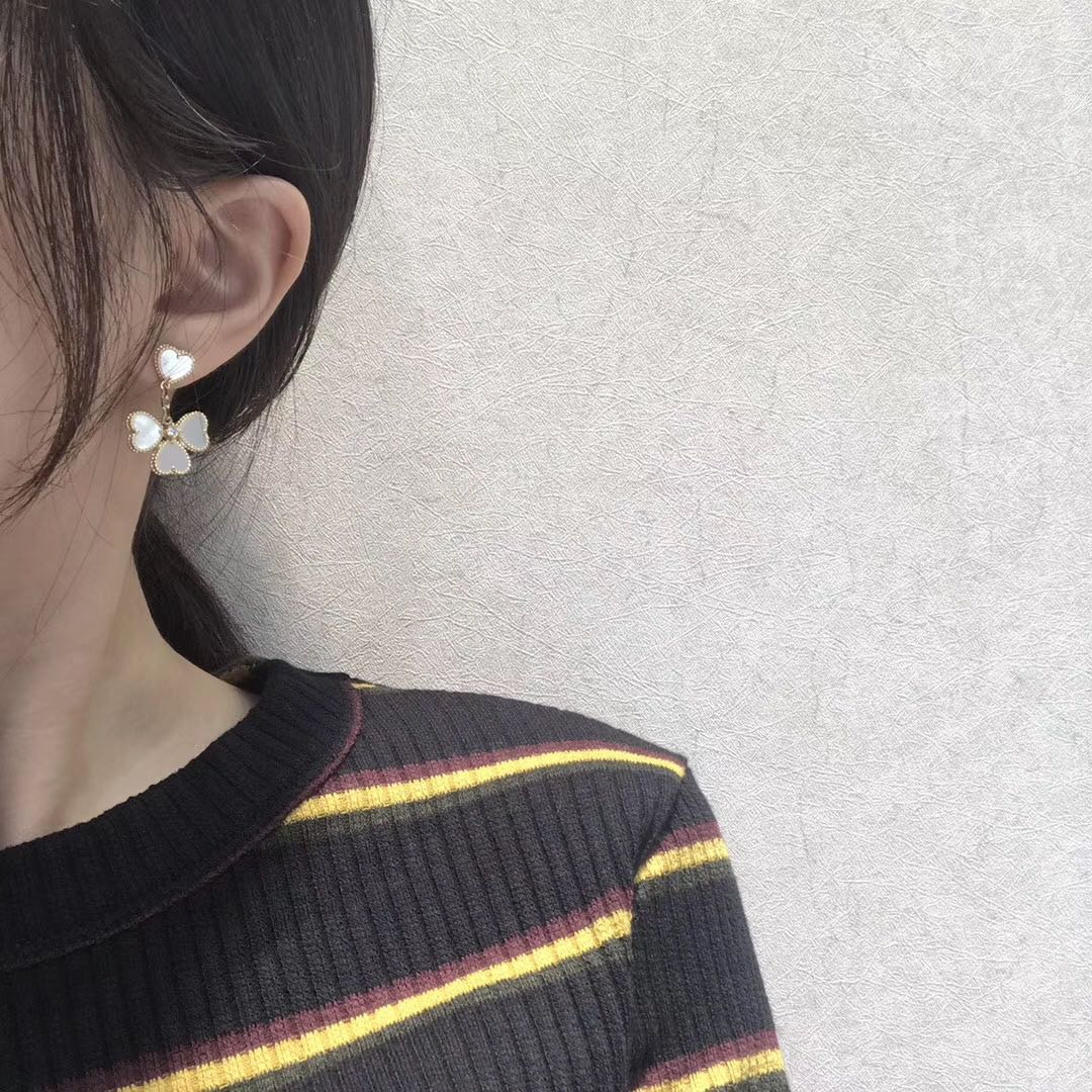[Plus&Max]CLOVER SWEET WHITE MOP EARRINGS