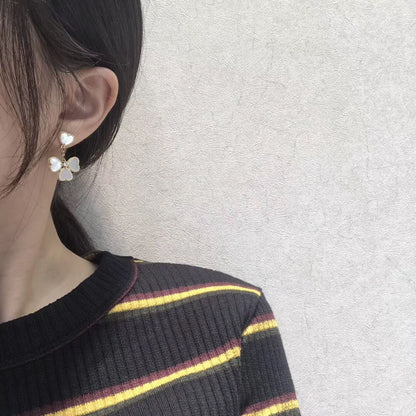 [Plus&Max]CLOVER SWEET WHITE MOP EARRINGS