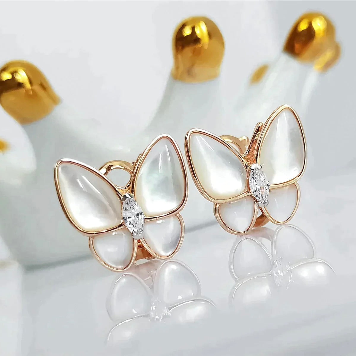 [Plus&Max]BUTTERFLY MOP DIAMOND EARRINGS