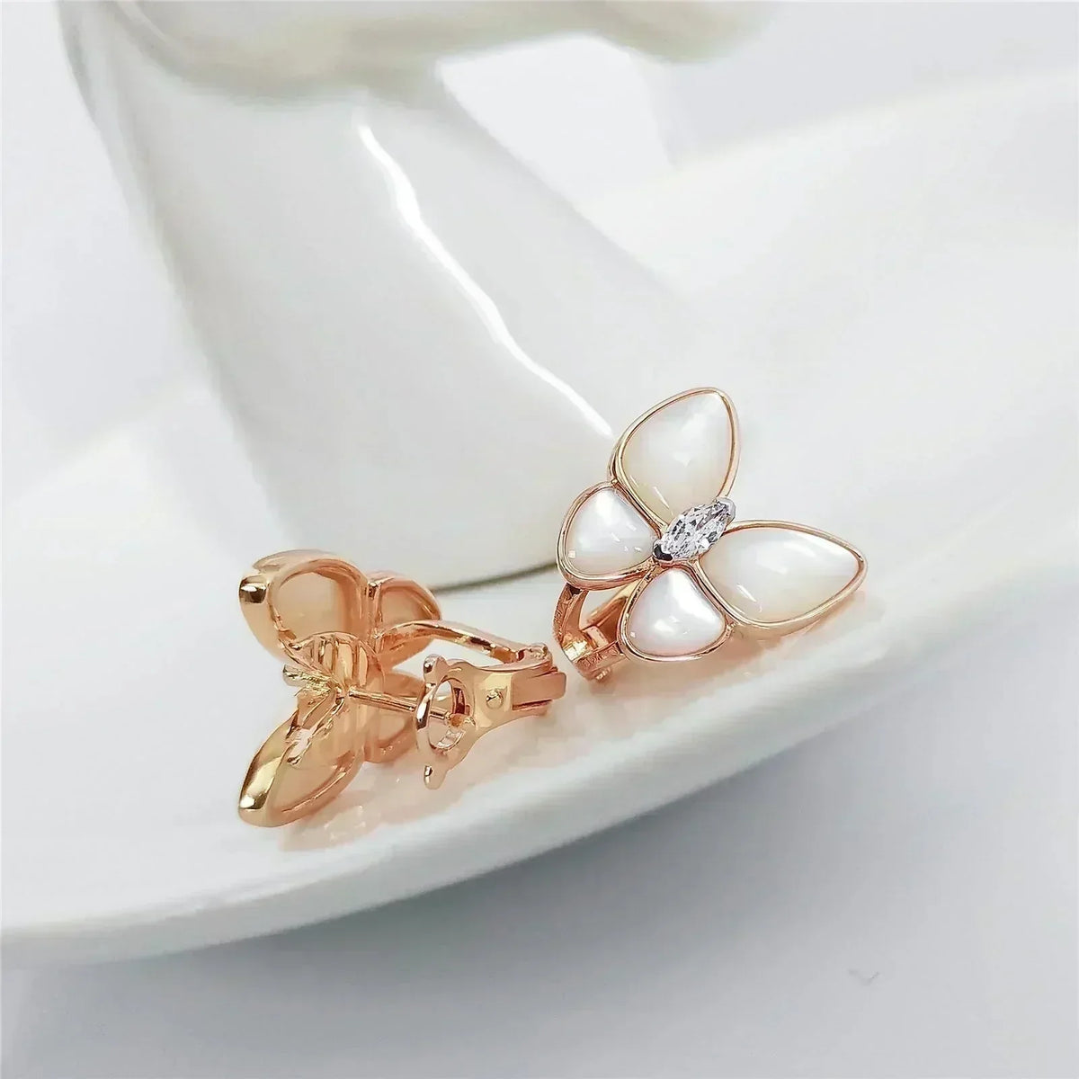 [Plus&Max]BUTTERFLY MOP DIAMOND EARRINGS