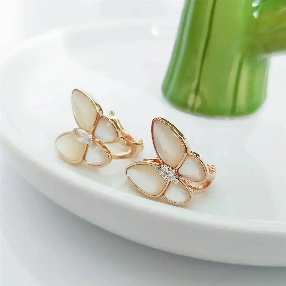 [Plus&Max]BUTTERFLY MOP DIAMOND EARRINGS