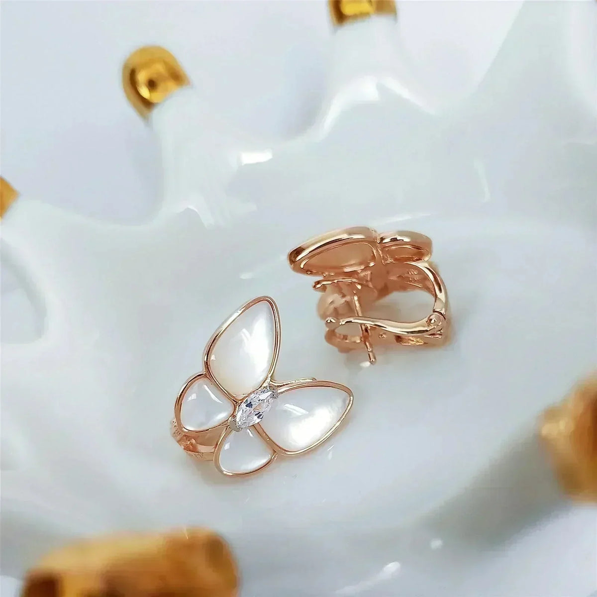 [Plus&Max]BUTTERFLY MOP DIAMOND EARRINGS