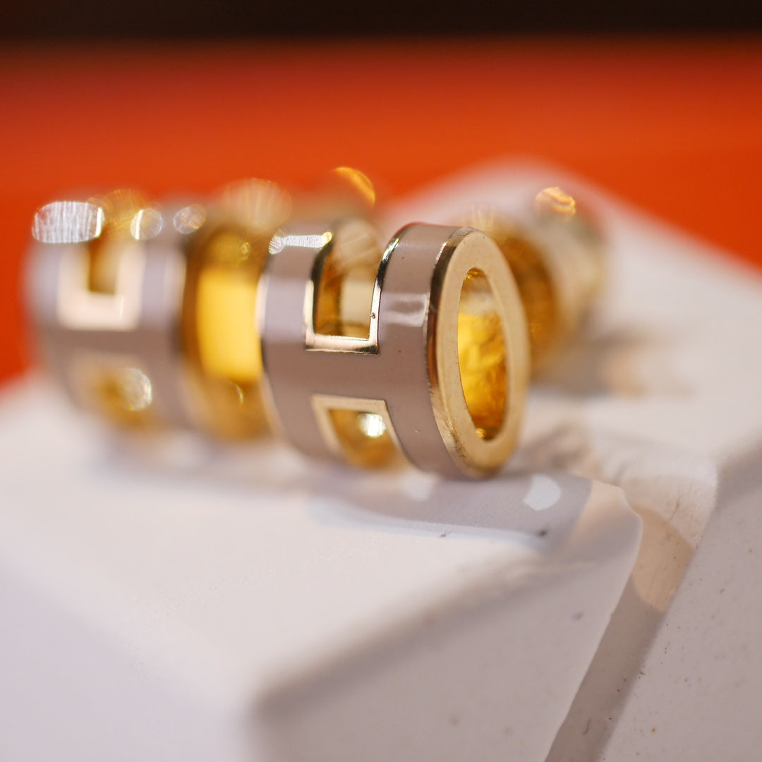 [Plus&Max]MINI POP H GOLD EARRINGS GREY