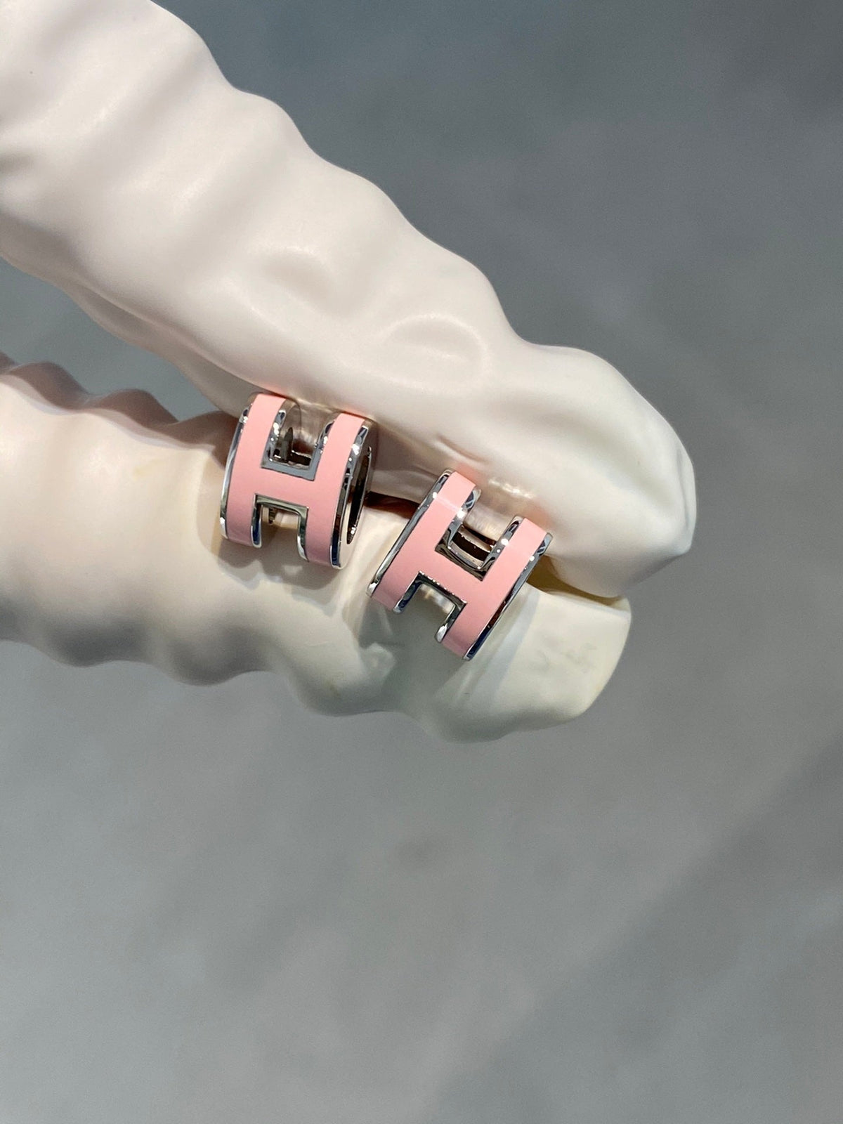 [Plus&Max]MINI POP H SILVER EARRINGS PINK