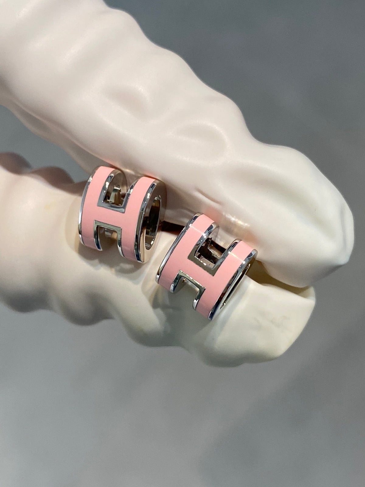 [Plus&Max]MINI POP H SILVER EARRINGS PINK