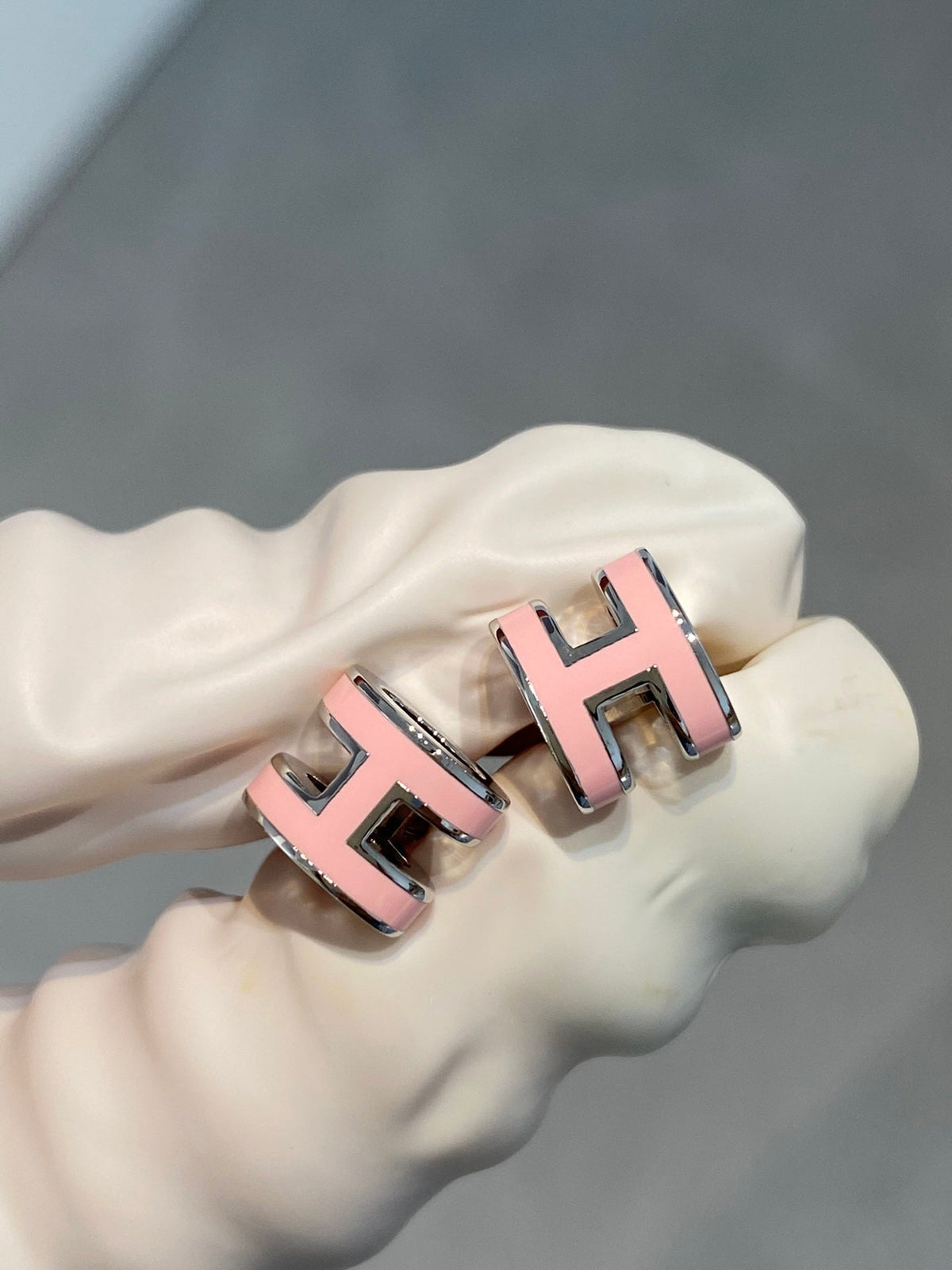 [Plus&Max]MINI POP H SILVER EARRINGS PINK