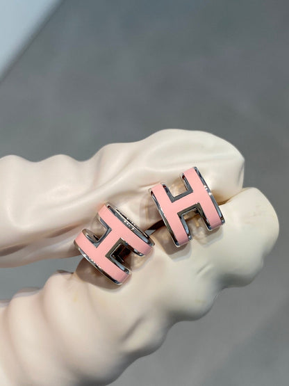 [Plus&Max]MINI POP H SILVER EARRINGS PINK