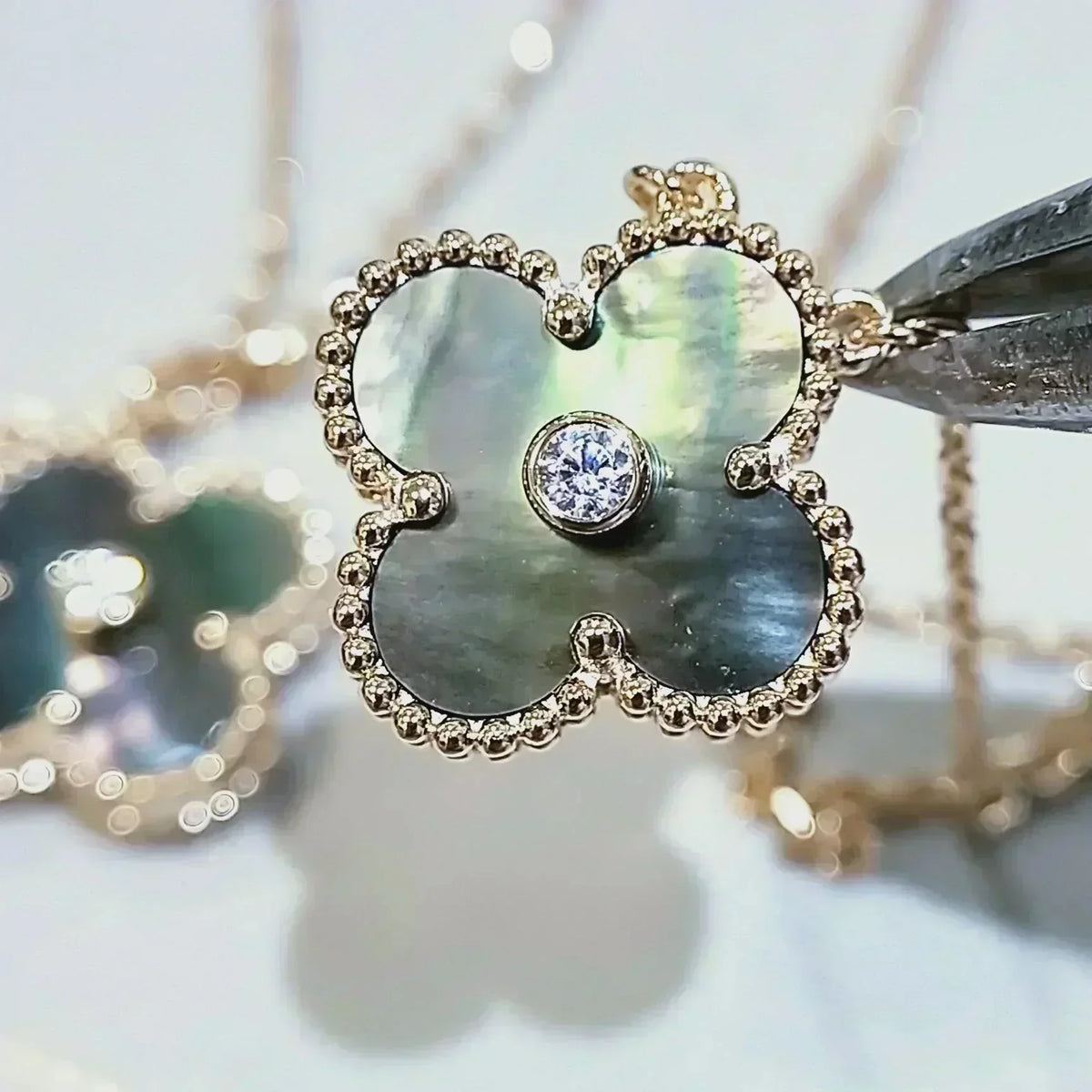 [Plus&Max]CLOVER 15MM DIAMOND AND MOTHER-OF-GREY NECKLACE