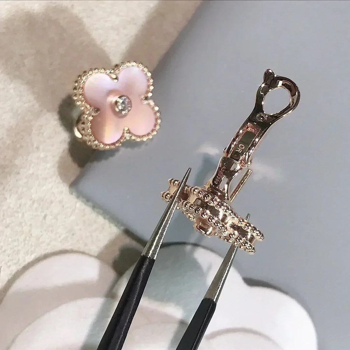 [Plus&Max]CLOVER MEDIUM 1 MOTIFS  PINK MOP DIAMOND EARRINGS