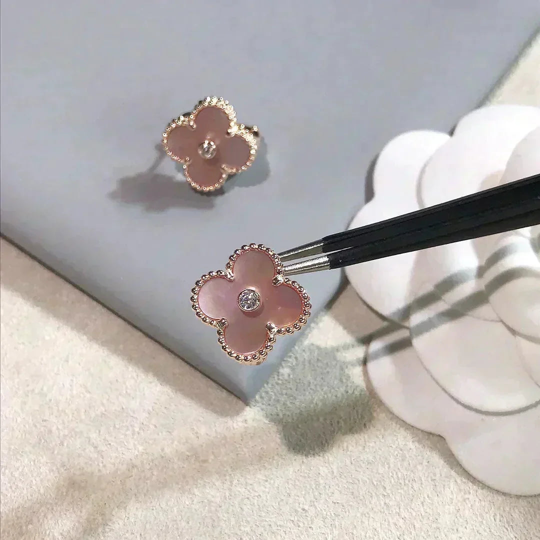 [Plus&Max]CLOVER MEDIUM 1 MOTIFS  PINK MOP DIAMOND EARRINGS
