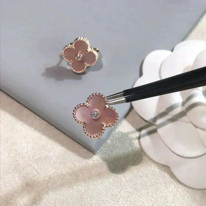 [Plus&Max]CLOVER MEDIUM 1 MOTIFS  PINK MOP DIAMOND EARRINGS