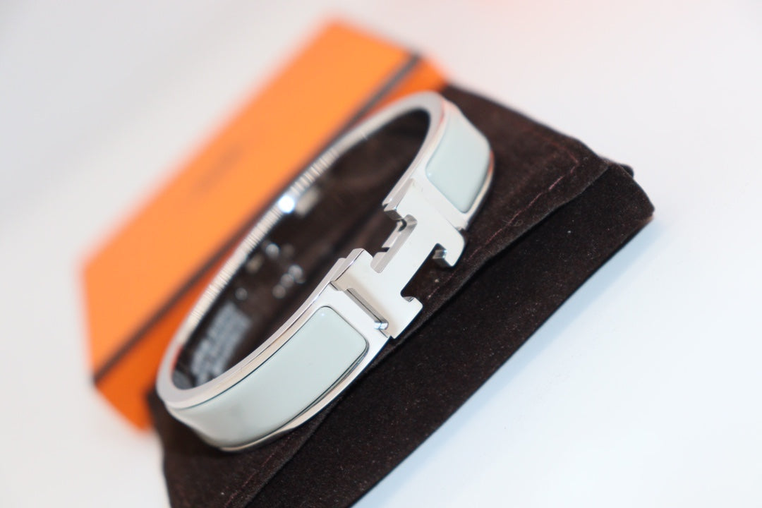 [Plus&Max]H LIGHT BLUE BRACELET