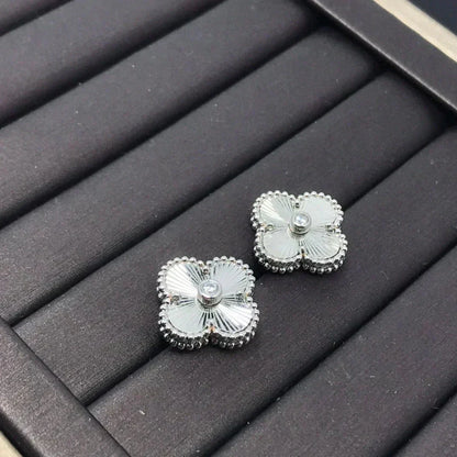[Plus&Max]CLOVER MINI 9.5MM LASER EARRINGS