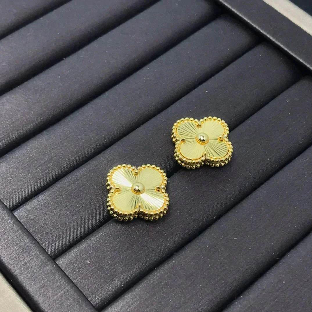 [Plus&Max]CLOVER MINI 9.5MM LASER EARRINGS