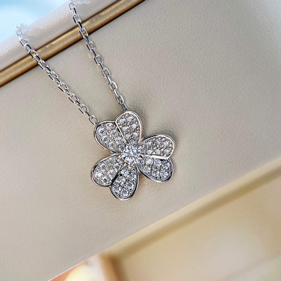 [Plus&Max]CLOVER DIAMOND NECKLACE SILVER