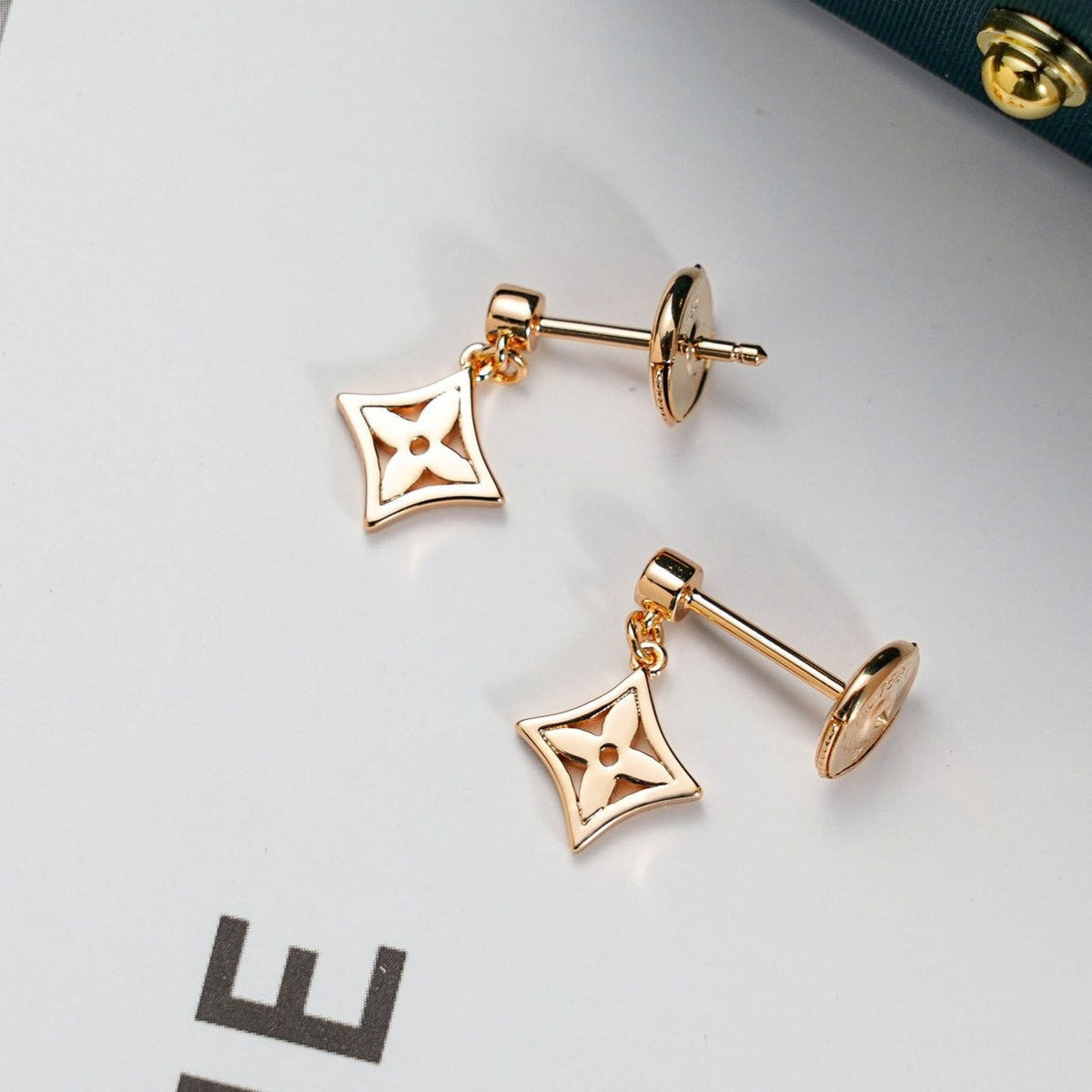 [Plus&Max]STAR EARRINGS GOLD