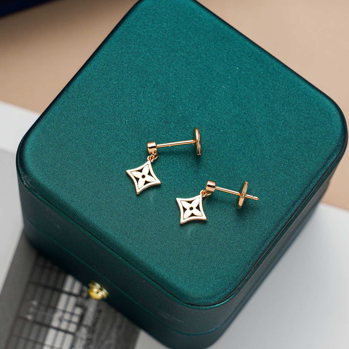 [Plus&Max]STAR EARRINGS GOLD
