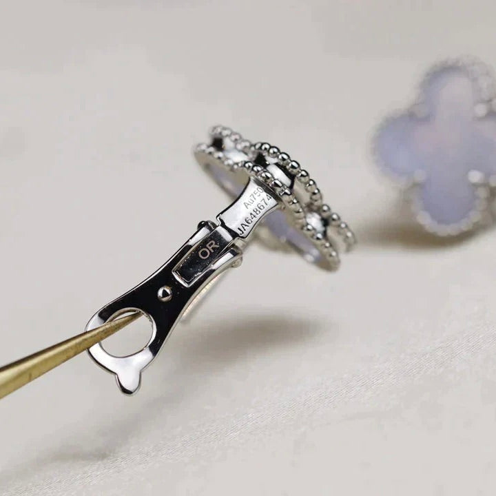 [Plus&Max]CLOVER MEDIUM 1 MOTIFS  WHITE MOP EARRINGS SILVER