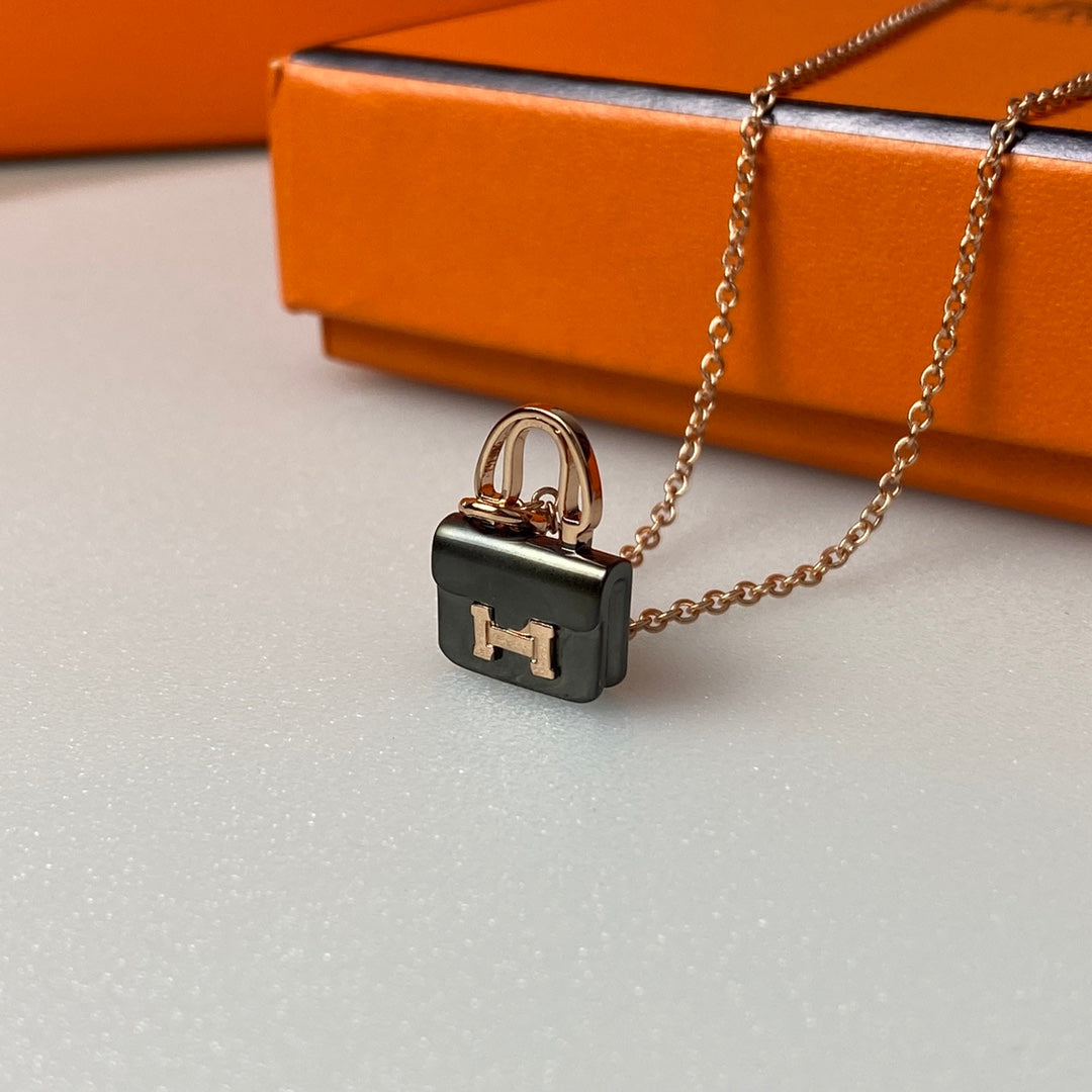 [Plus&Max]CONSTANCE BLACK PEDANT PINK GOLD NECKLACE