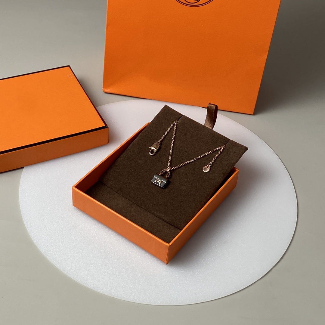 [Plus&Max]CONSTANCE BLACK PEDANT PINK GOLD NECKLACE
