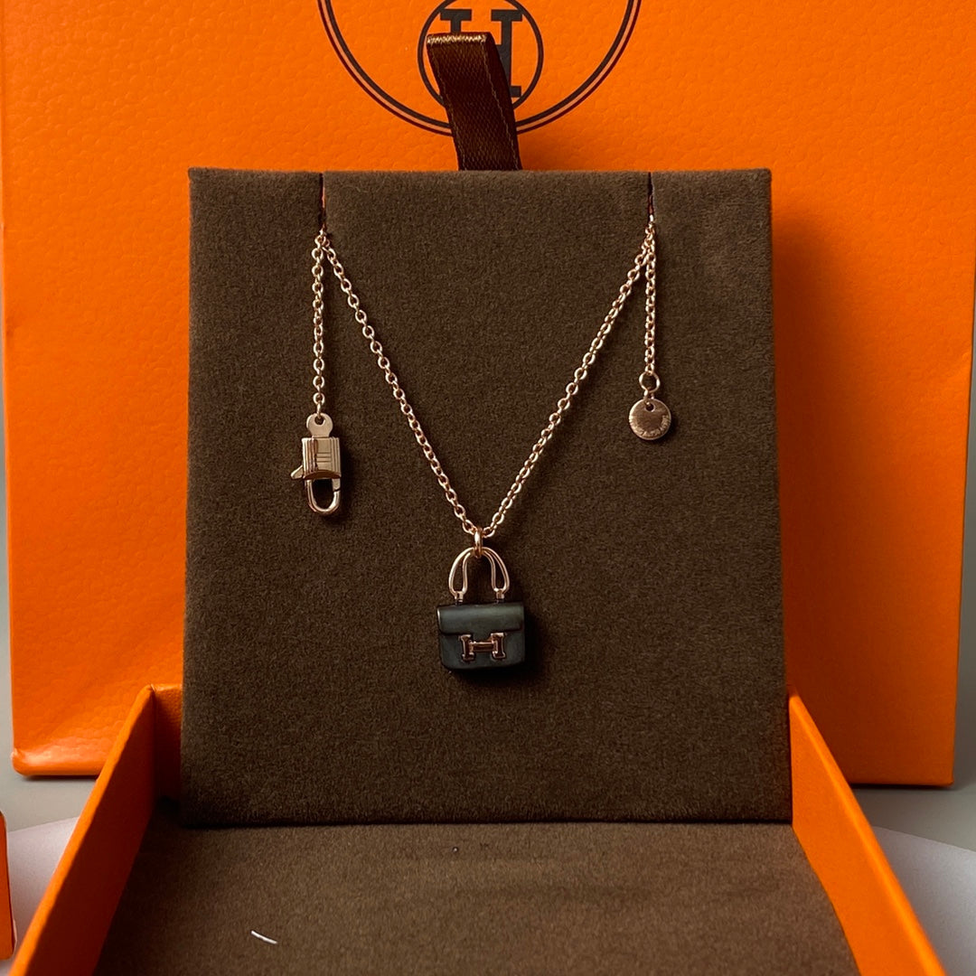 [Plus&Max]CONSTANCE BLACK PEDANT PINK GOLD NECKLACE