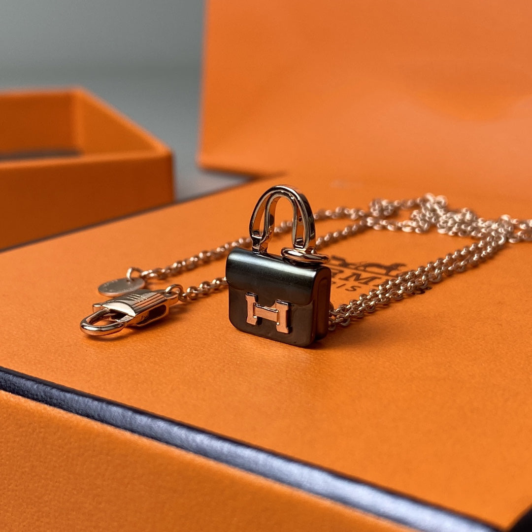 [Plus&Max]CONSTANCE BLACK PEDANT PINK GOLD NECKLACE
