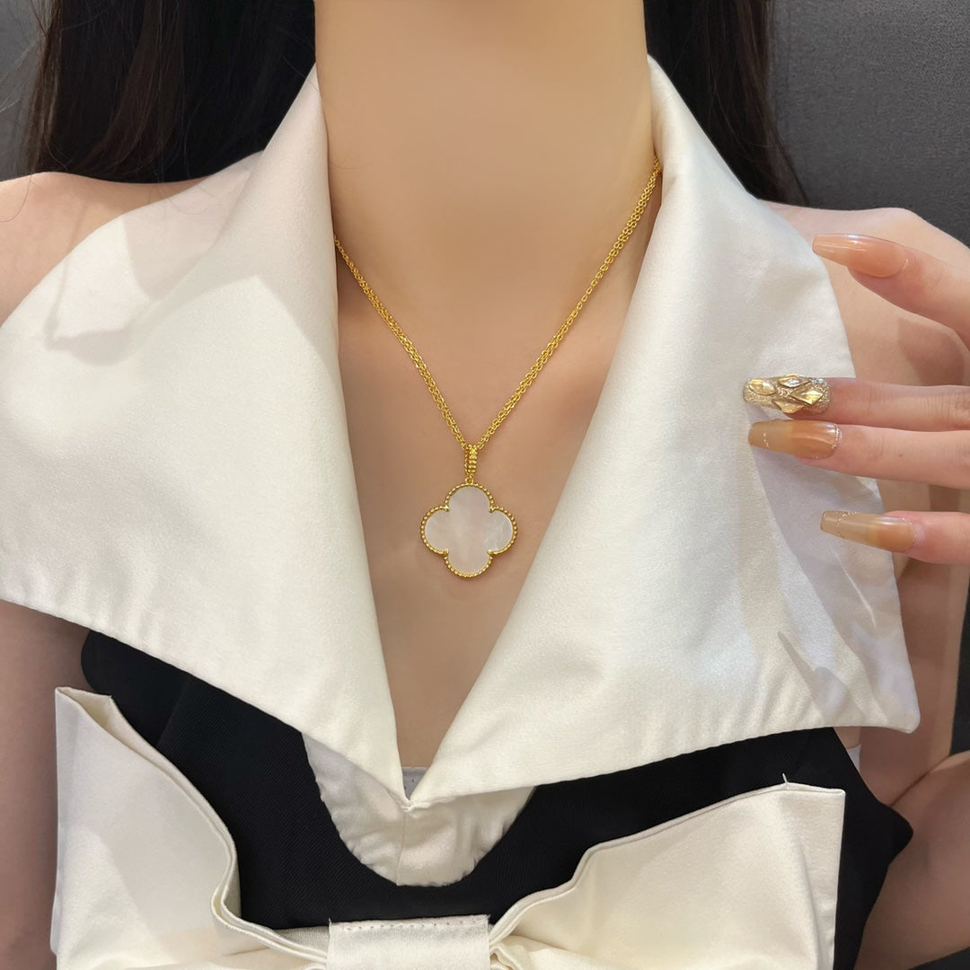 [Plus&Max]CLOVER 25MM MOP LARGE PENDANT NECKLACE