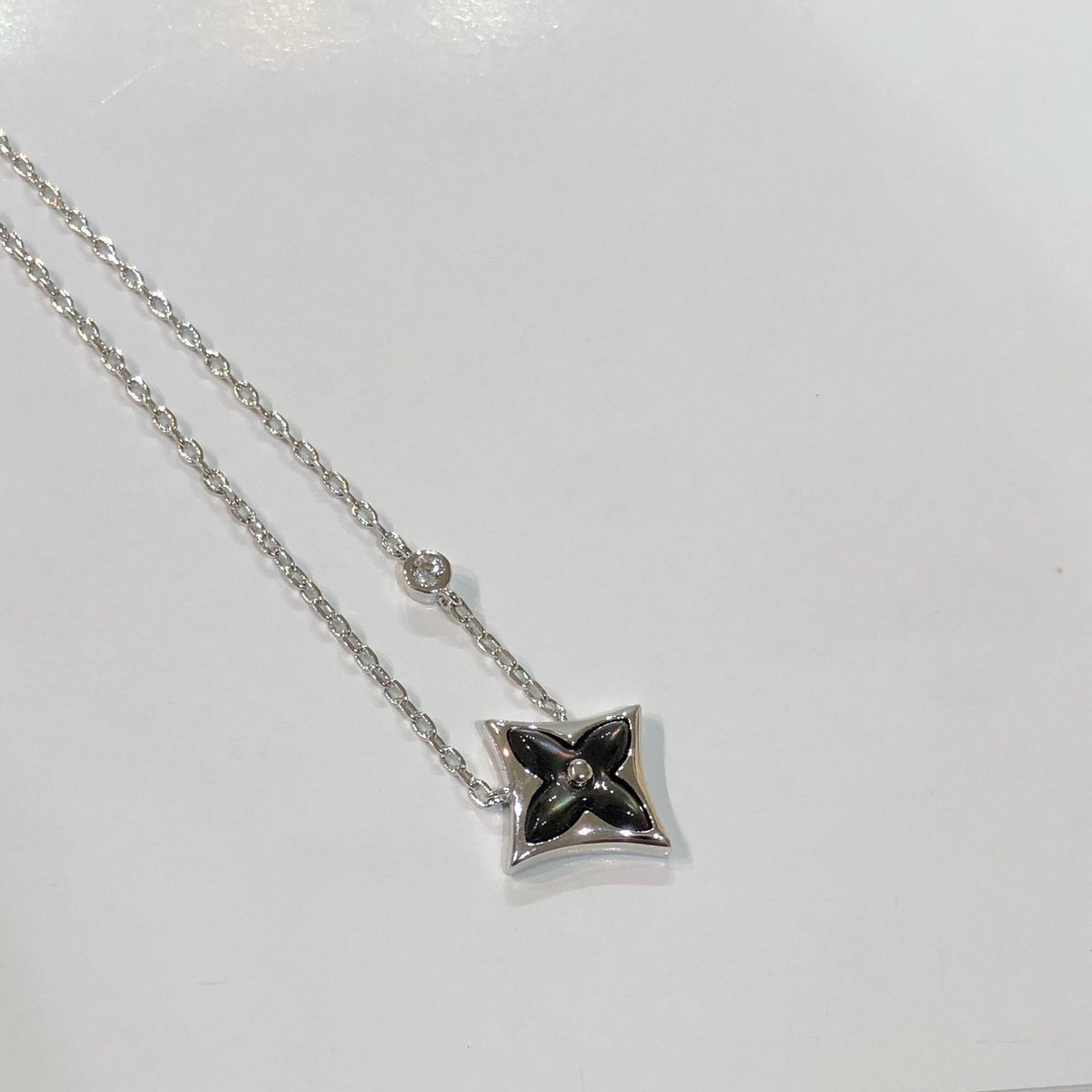[Plus&Max]STAR BLACK MOP NECKLACE
