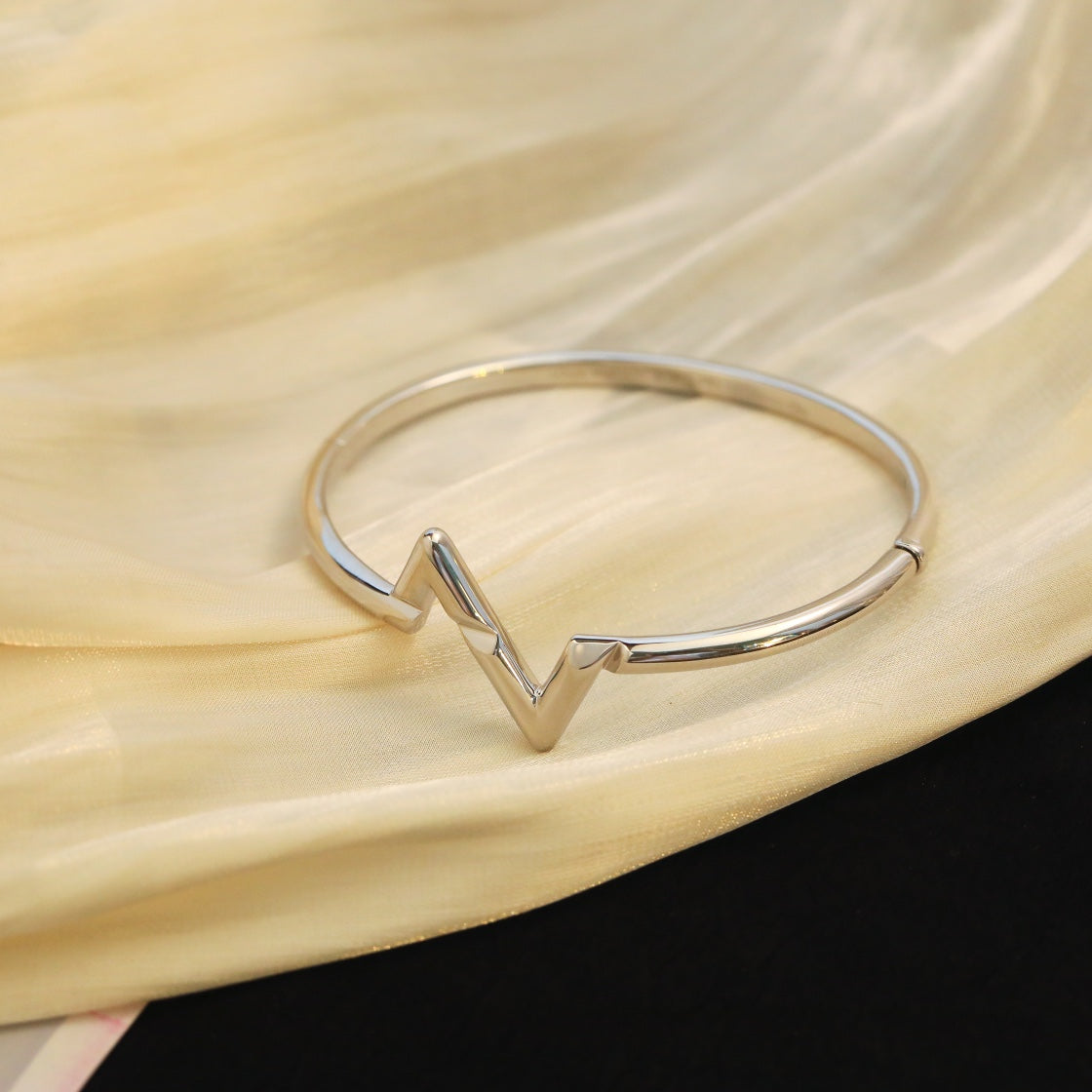 [Plus&Max]VOLTE UPSITE DOWN BRACELET
