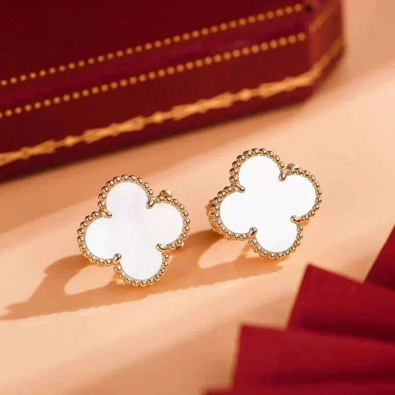 [Plus&Max]CLOVER MEDIUM 1 MOTIFS  WHITE MOP STUD EARRINGS