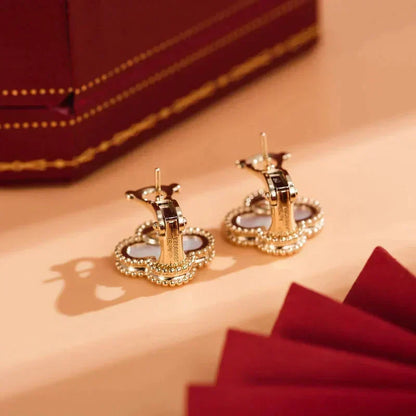 [Plus&Max]CLOVER MEDIUM 1 MOTIFS  WHITE MOP STUD EARRINGS