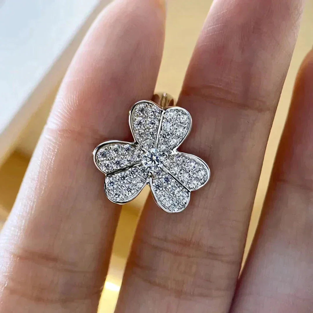[Plus&Max]CLOVER COMOS DIAMOND EARRINGS SILVER