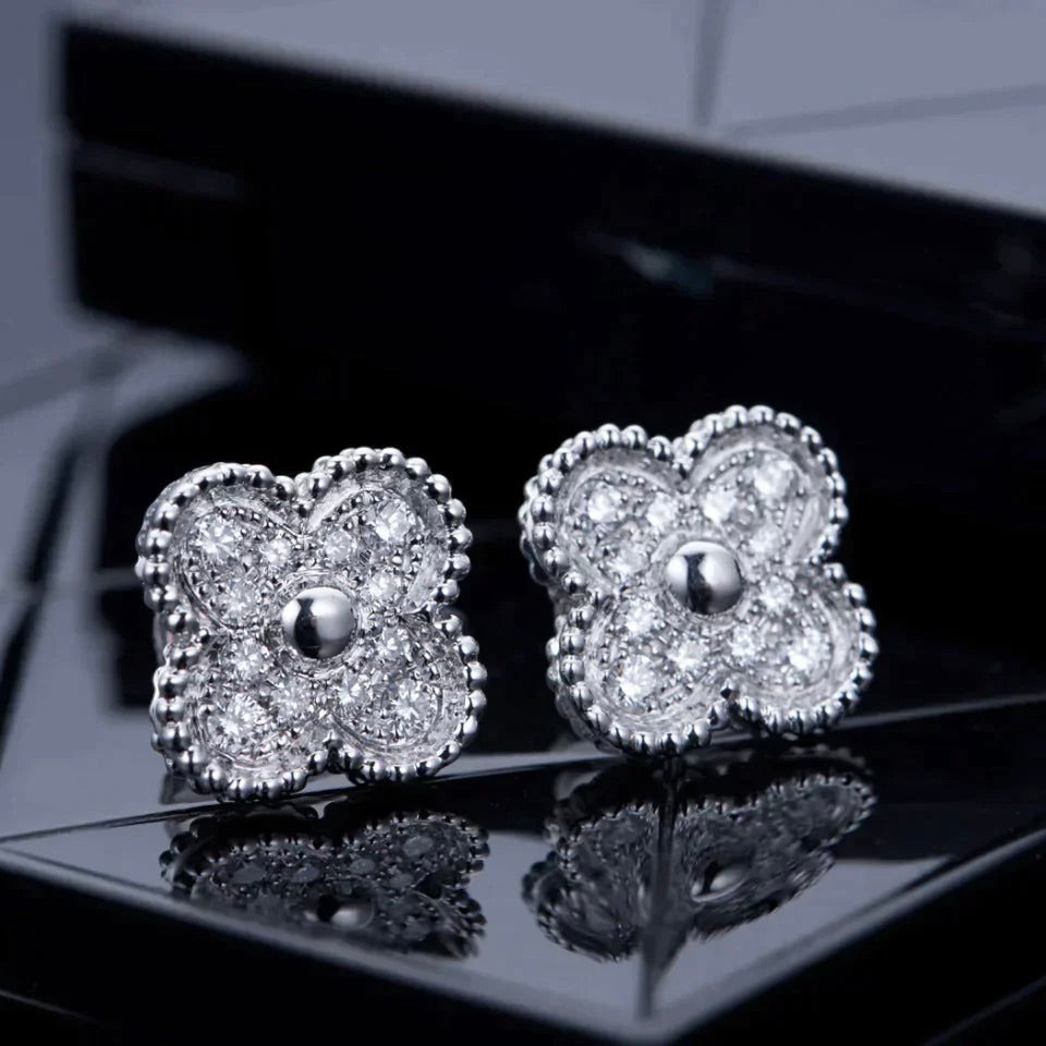 [Plus&Max]CLOVER 1 MOTIFS DIAMOND STUD EARRINGS SILVER