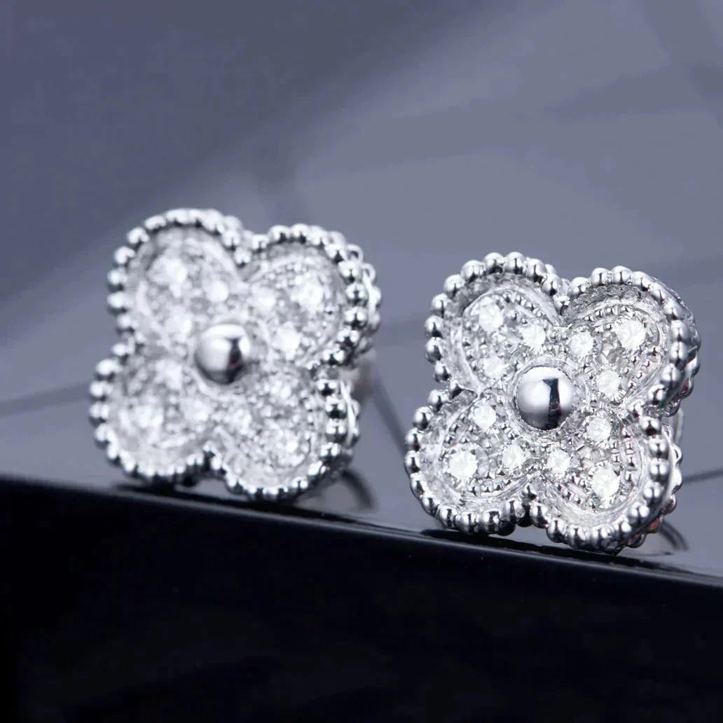 [Plus&Max]CLOVER 1 MOTIFS DIAMOND STUD EARRINGS SILVER
